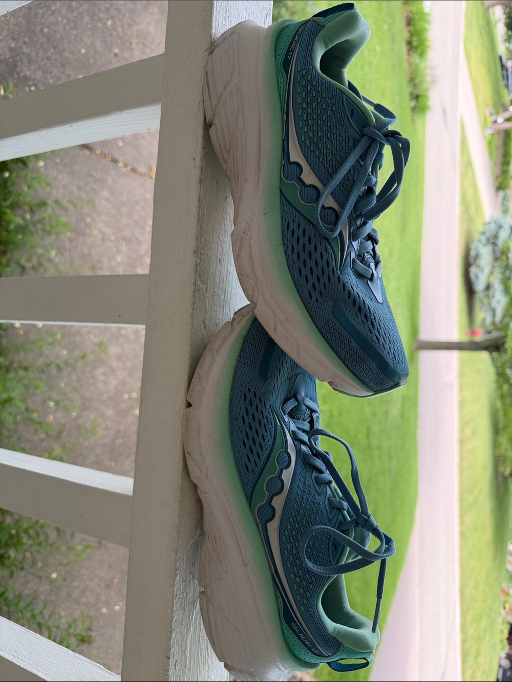 women’s Saucony Guide 17 stability shoe Good USED condition